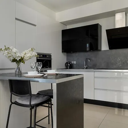 Spacious Located Near Raclawice Panorama By Renters דירה *