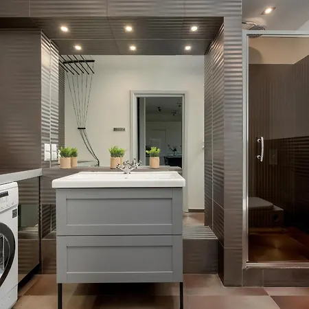Spacious Located Near Raclawice Panorama By Renters דירה *