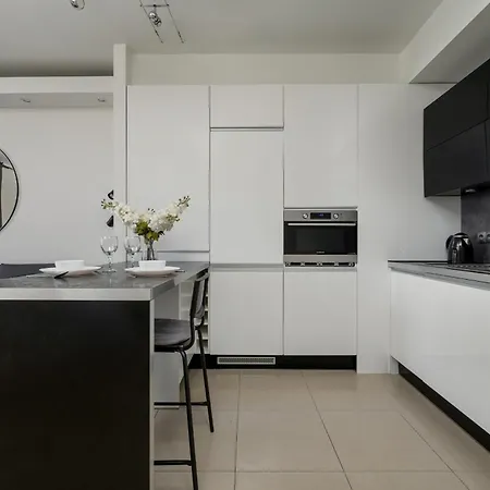 아파트 Spacious Located Near Raclawice Panorama By Renters 브로츠와프