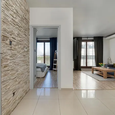 Spacious Located Near Raclawice Panorama By Renters * 브로츠와프