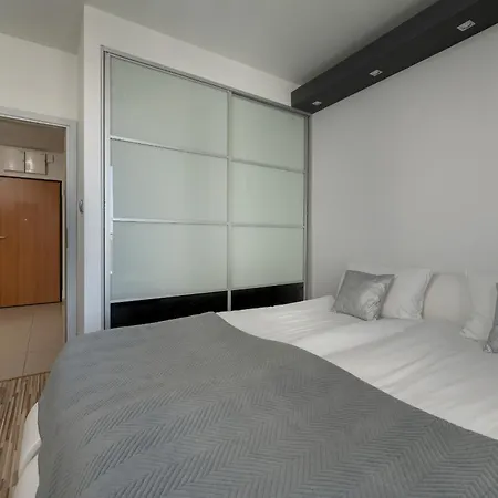 Spacious Located Near Raclawice Panorama By Renters Διαμέρισμα