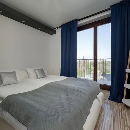 Apartment Spacious Located Near Raclawice Panorama By Renters *