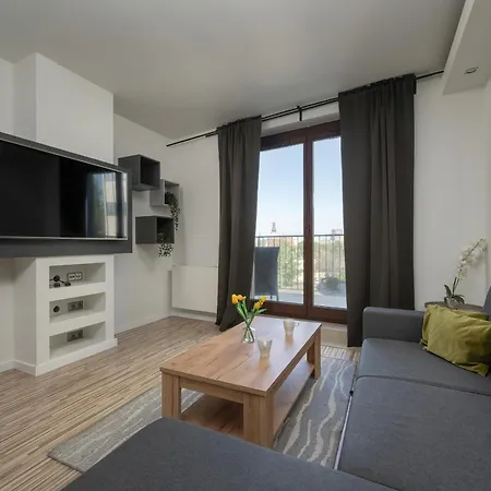 Spacious Located Near Raclawice Panorama By Renters 아파트